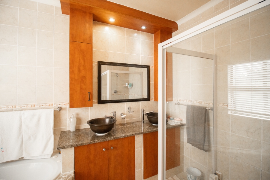 5 Bedroom Property for Sale in Van Riebeeckstrand Western Cape